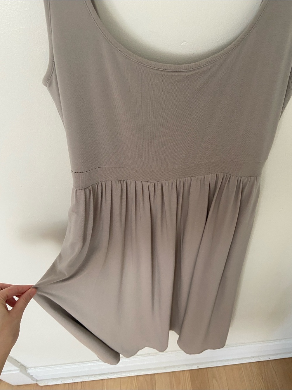 Wilfred Aritzia Market Midi Dress in Light Grey Taupe size Medium - Picture 5 of 9